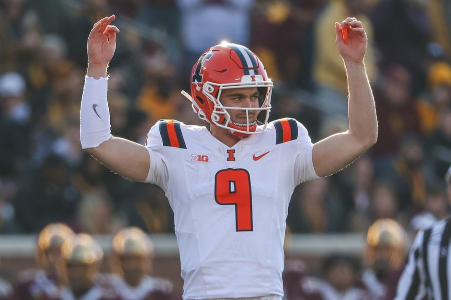 NCAA Football: Illinois at Minnesota