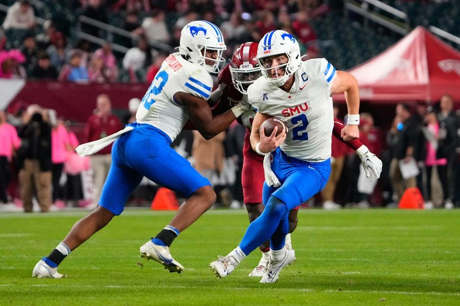 NCAA Football: Southern Methodist at Temple